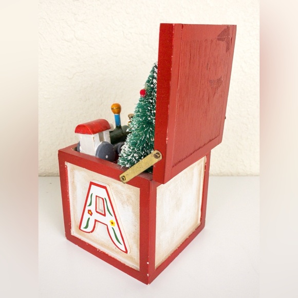 1984 Enesco Vintage Wooden Musical Christmas Toy Box - Picture 4 of 9